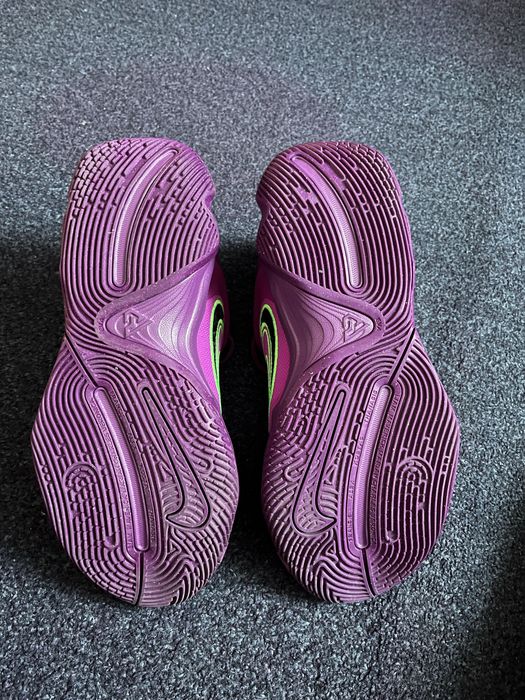 Продам кросівки волейбольні Nike Giannis Immortality