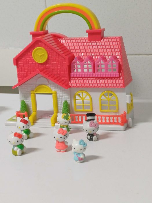 Casa da Hello Kitty com 6 bonecas