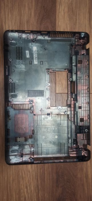 Toshiba Satellite C650:obudowa matrycy,zawiasy,kieszeń dysku,zaślepki