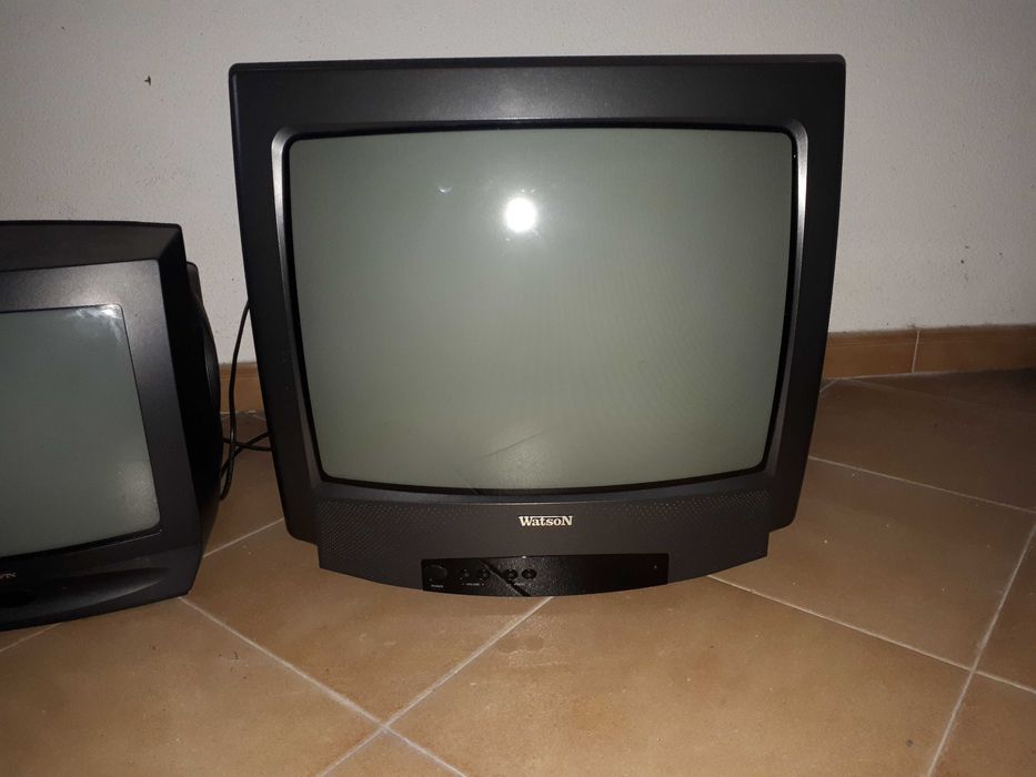 2 Televisores a trabalharem.