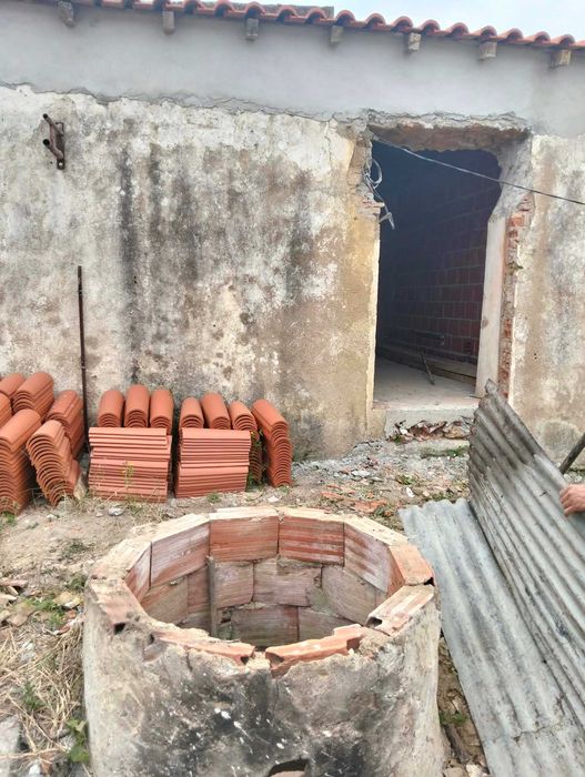 Casa T3 com logradouro e Quintal  para acabar a  remodelação Telhado novo 115m² casa 115 m²  Quintal Total 285 m² área Bombarral Tratasse particular