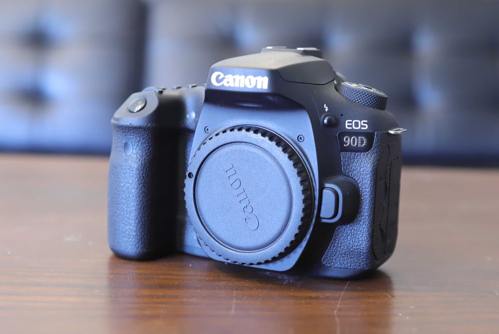 Aparat fotograficzny Canon EOS 90D bardzo dobry stan