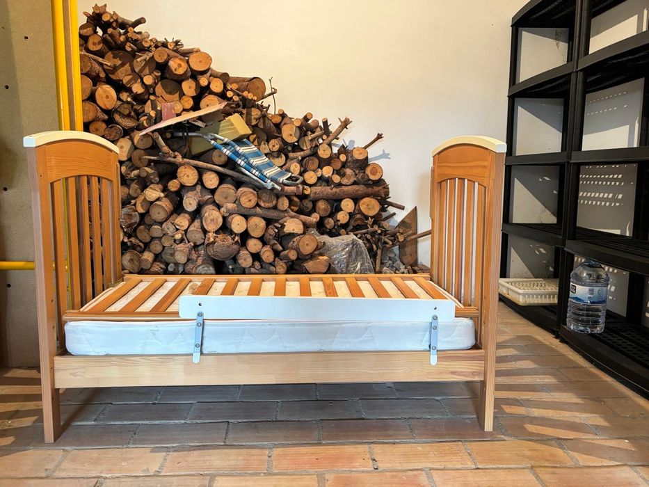 Cama de criança marca Trama com colchão