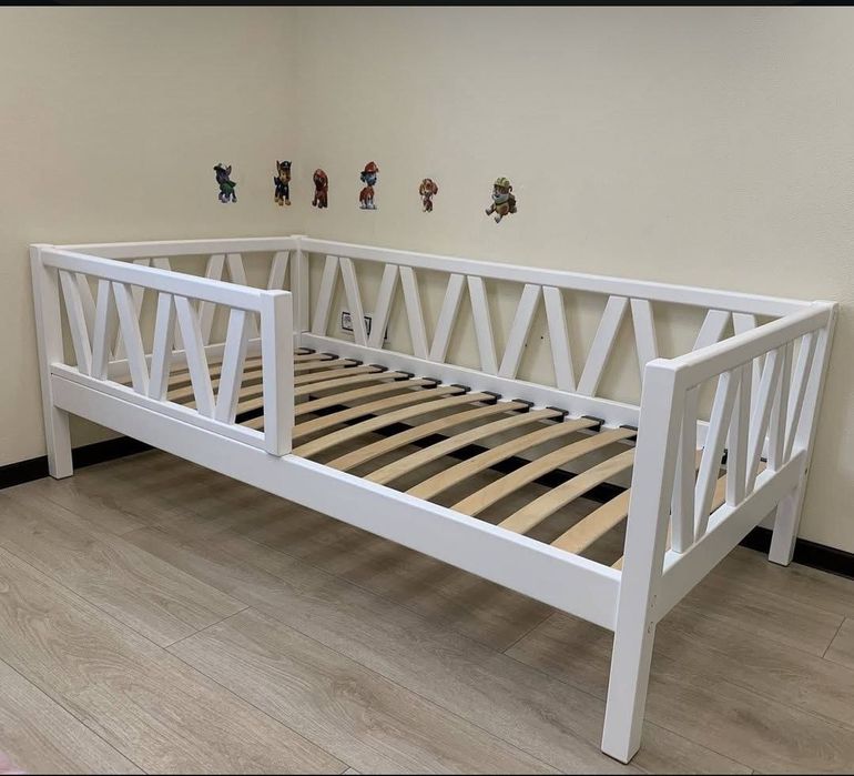 Дитяче ліжко за доступною ціною з міцного дерева. Витримує до 150кг!