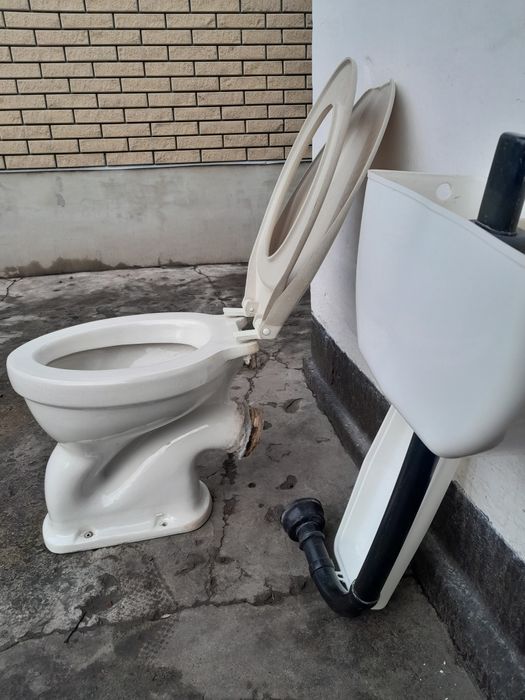 Унитаз с бачком. Б/у