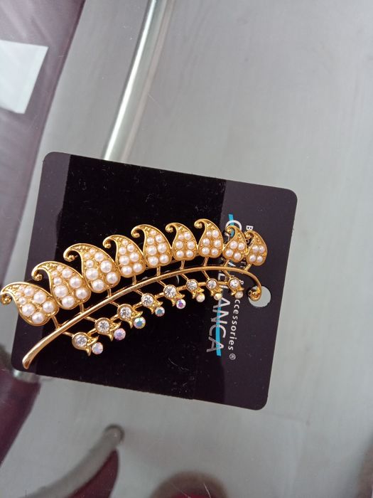 Брошка  шпилька  нарядна