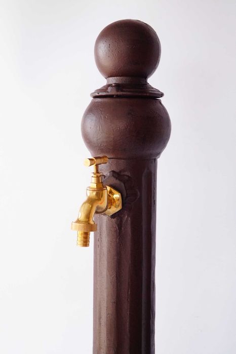 Hydrant ogrodowy ujęcie wody brązowy z kranem słupek klasyczny