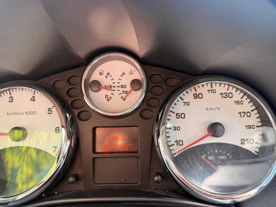 samochód osobowy peugeot 207