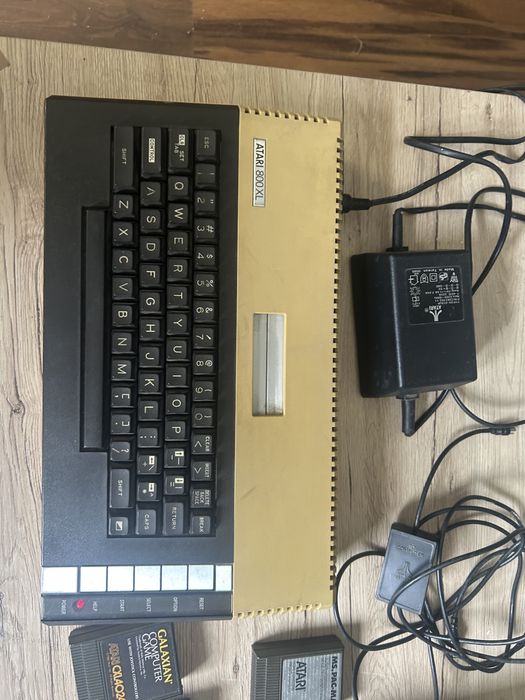 ATARI 800XL + gry + oryginalny zasilacz + kabel TV – sprawny zestaw retro