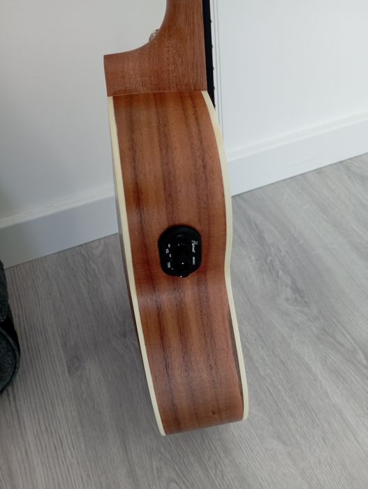 Ukulele Tenor gear4music eletrificado