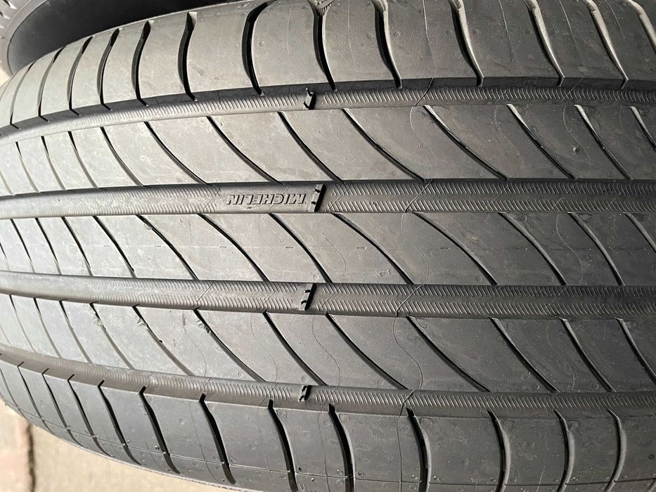 Komplet opon Michelin 215/65R17 Demo