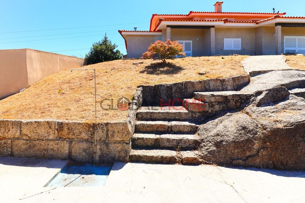 Moradia T5 com piscina em Amarante