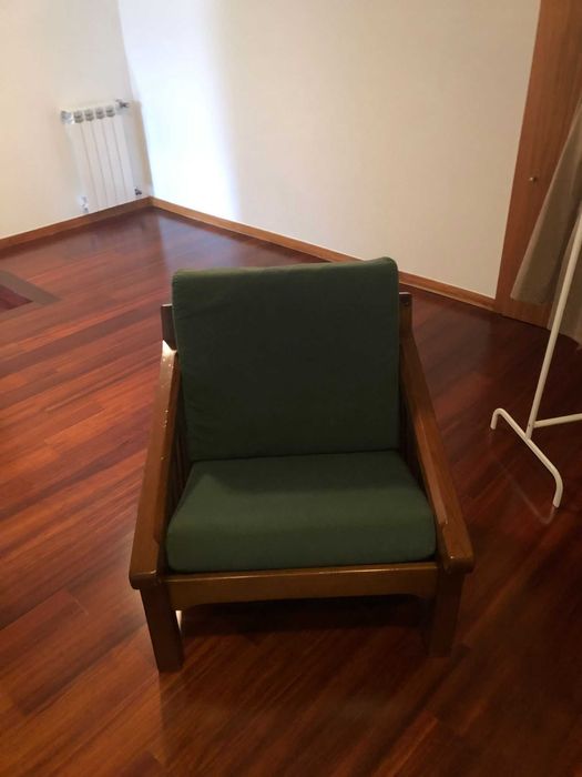 Conjunto de sofá e poltrona.