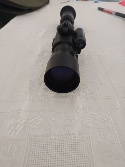 Mira visão noturna e diurna.