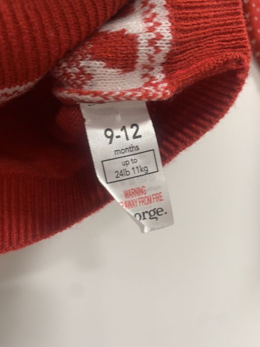 Sweter świąteczny czerwony mikołajki sesja świąteczna