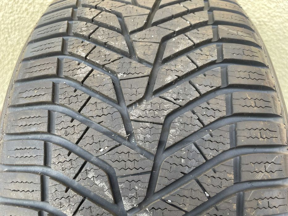 Opony zimowe Yokohama 245/45 R19 - 4 szt.
