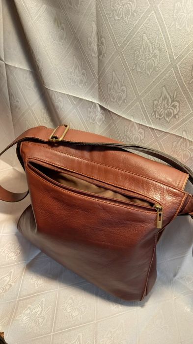 Кожаная    сумка .