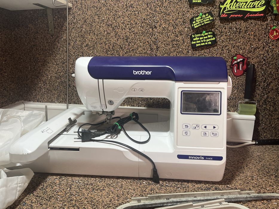 Maquina de bordar brother Innov-ís f440E