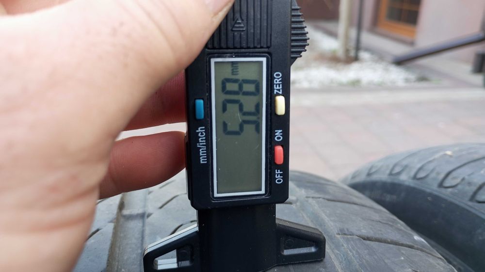 4x opony letnie 235/40R19-- Pirelli Citurato P7 5mm!