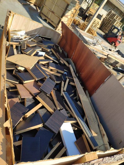 Сухие кубики, обрезки, горбыль, опилки.