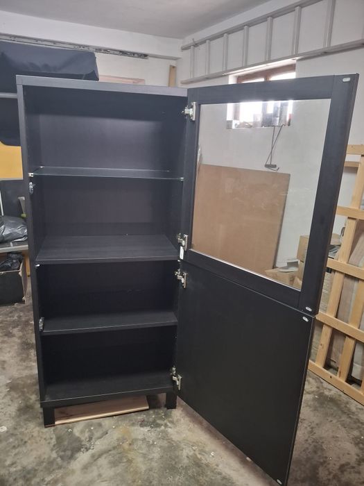 Vendo Cristaleira BESTA novo - TODO PRETO
O aparador tem 3 módulos de