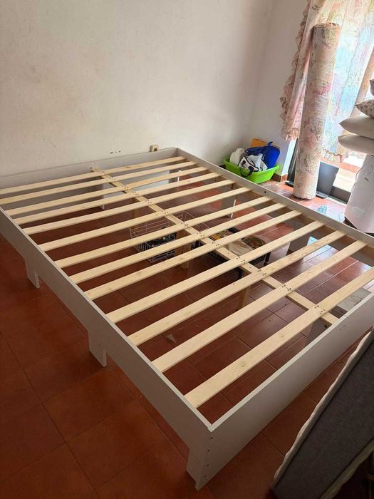 Cama c/ cavetas + colchão