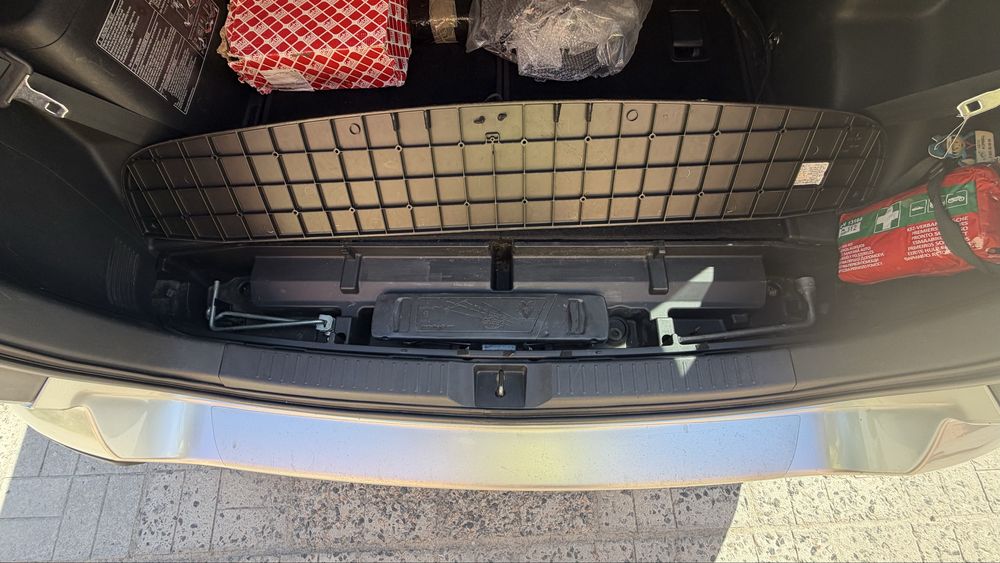 Toyota Corolla  Verso 2005