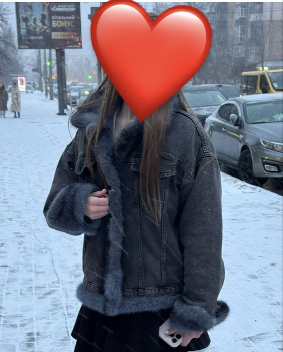 Продам зимову джинсову куртку зі вставками норки 40-42 р