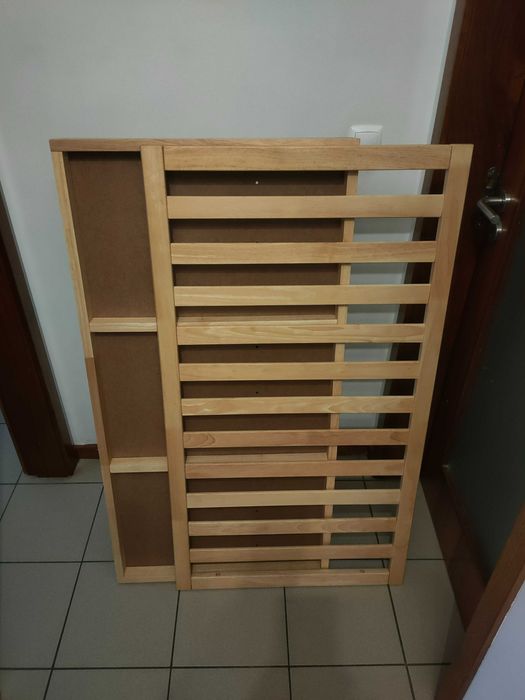 Berço (faz sofá ou cadeirão) + colchão em excelente estado