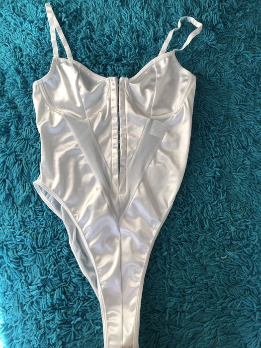 Bialy bielizniane body wyszczuplajace w bardzo dobrym stanie