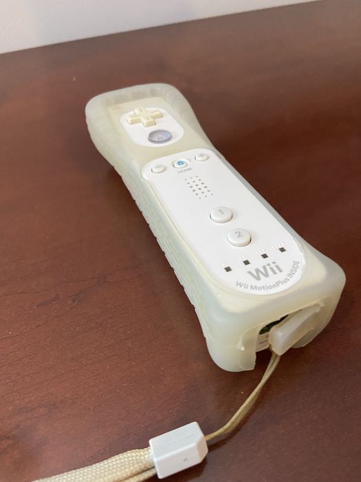 Nintendo Wii Controller (with cover)64729953031555121