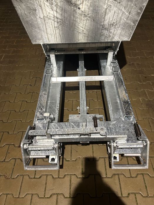 Kontener samowyładowczy ocynkowany 600L / Kontener do wózka widłowego