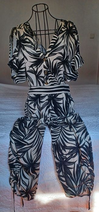 Macacão preto e branco em linho Morgan