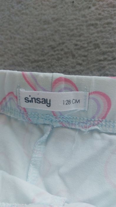 Krótkie leginsy 128 cm Sinsay