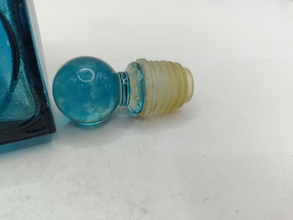 Szklana butelka karafka do łazienki na toaletkę słoń