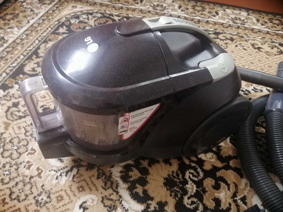 Продам пилосос LG
