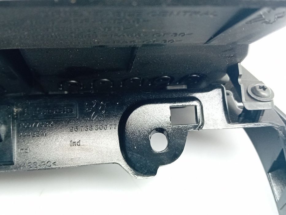 Moldura da consola central / rádio / aro PEUGEOT 2008 II (U_)