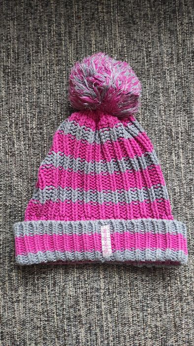 Отдам вязаную шапочку и беретик