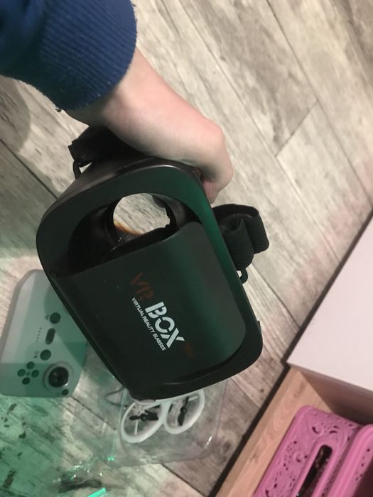 Дрон з віар очками