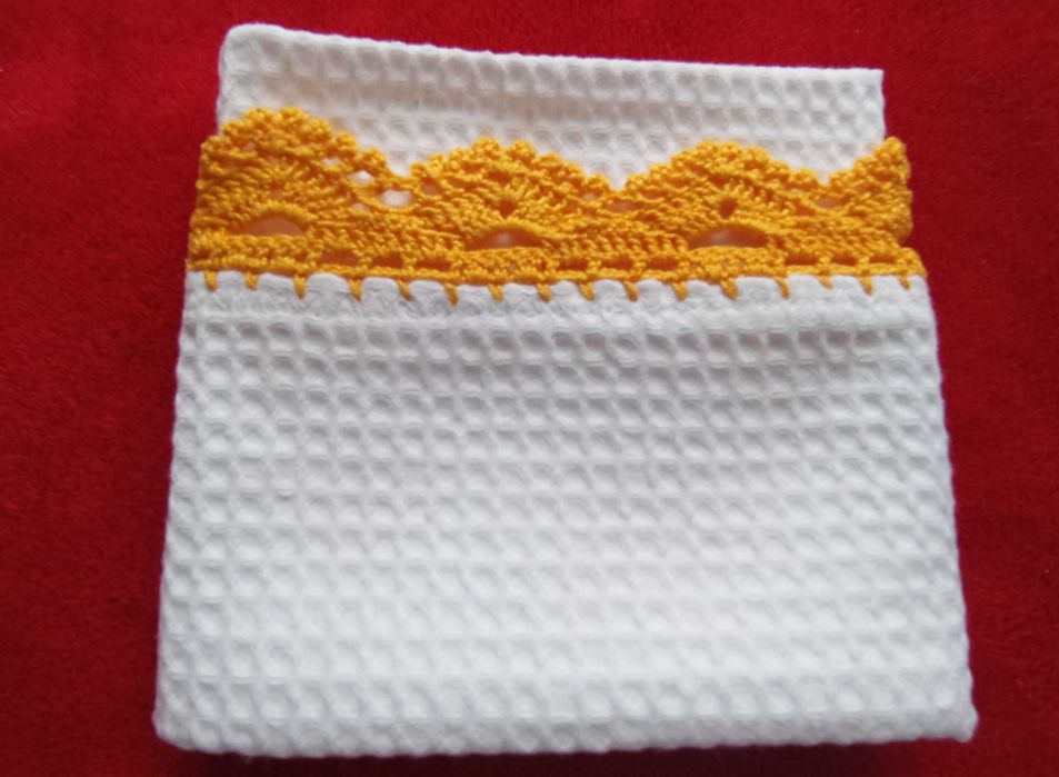 Pano de cozinha com barrado crochê