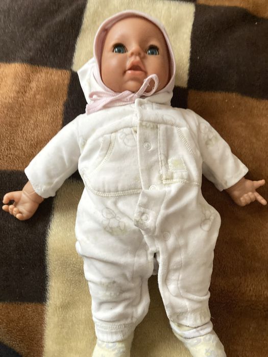 Lalka duża z ubrankami płacze