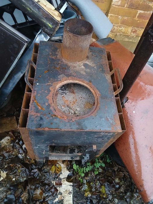 Буржуйка добротна середній розмір, гріє дуже добре