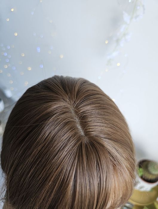 Peruka Naturalny jasny brąz fale Eliza 40 cm z grzywką
