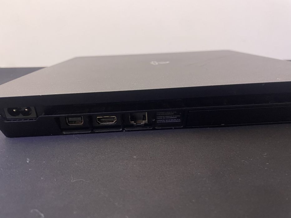 ps4 slim  e comando nao original