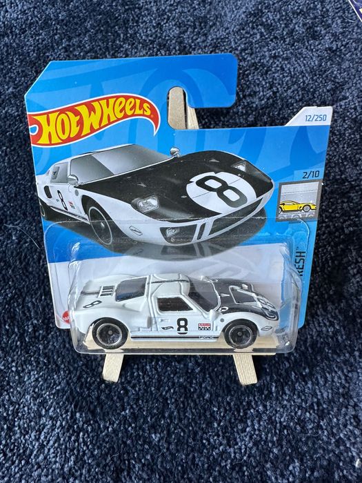 hot wheels ford gt40 biało czarny