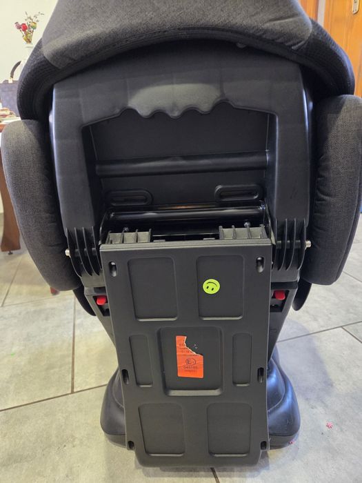 Дитяче автомобільне крісло