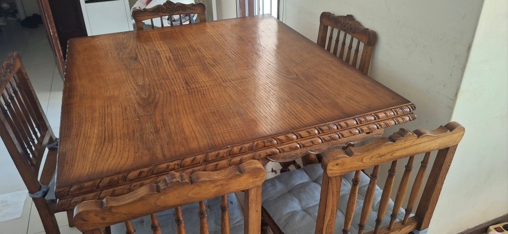 Mesa de Jantar Rústica extensível em Madeira Maciça + 5 Cadeiras – Para Desocupar