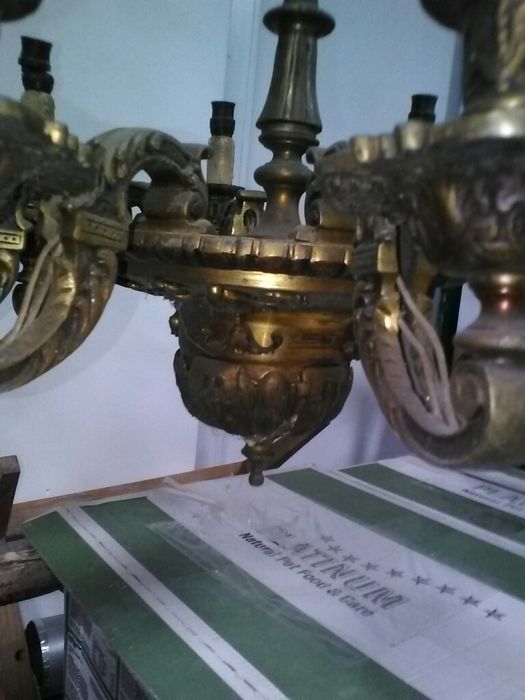 Lustre em bronze e latão