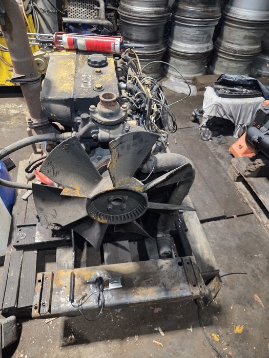 Silnik perkins 4 cylindry turbo