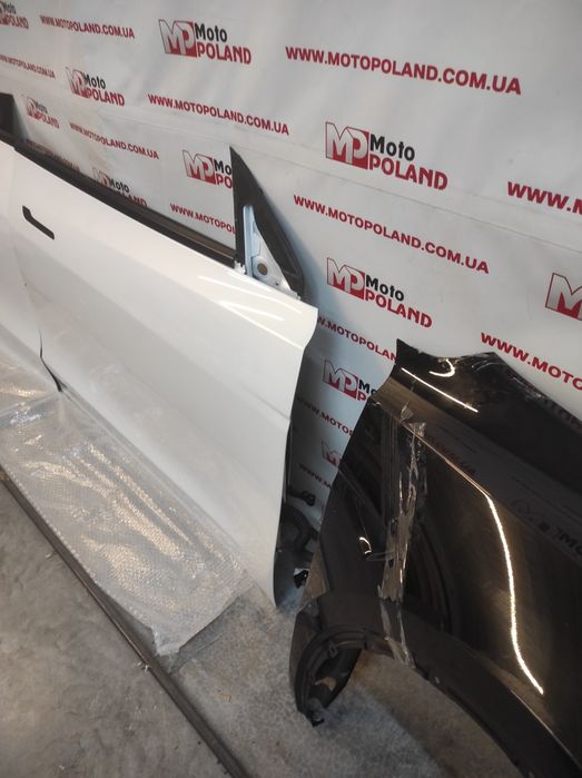 Tesla Model Y двері дверь